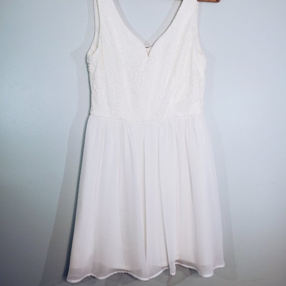 Francesca's White Sweetheart Neckline Lace Formal Dress M - Picture 3 of 12